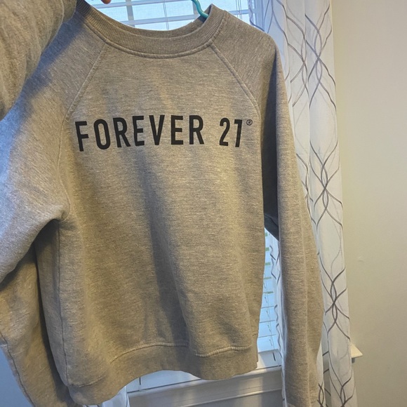 Forever 21 crewneck - Picture 2 of 4